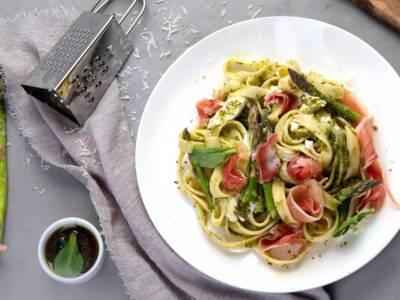 Tagliatelle asparagi, fave, pancetta