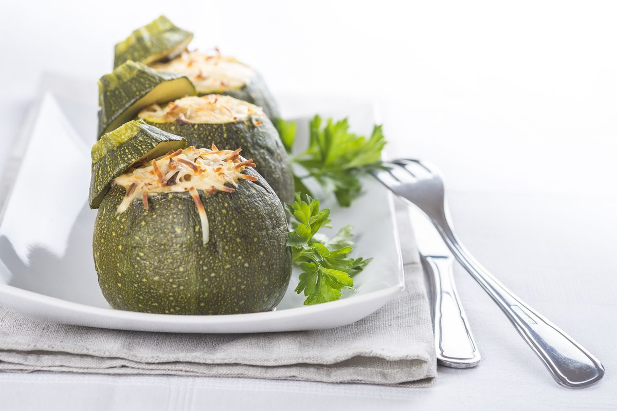 Round courgettes with parmesan and onion