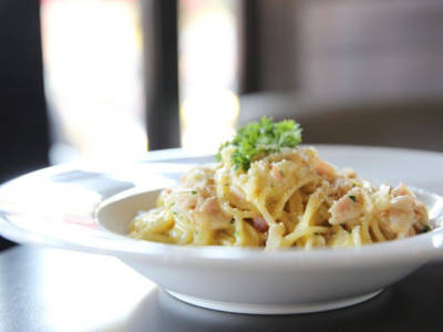 Spaghetti risottati con gamberi, asparagi e limone: anche senza Bimby!