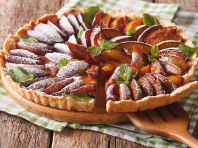 Come si prepara la crostata di susine? Ecco la ricetta