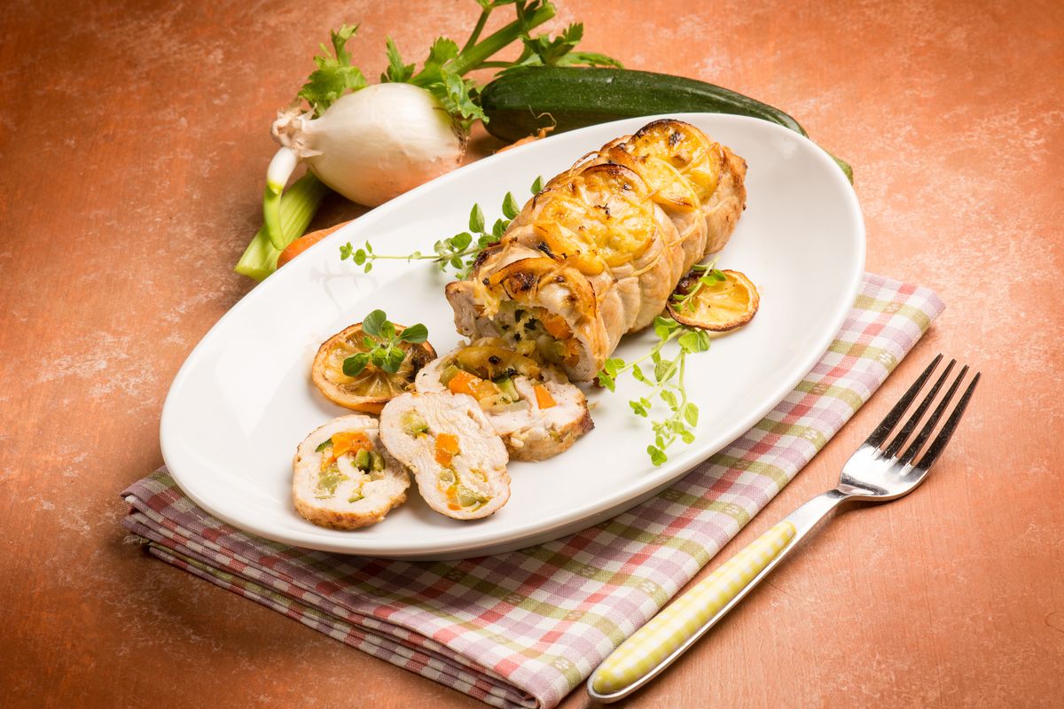 Turkey roulade with courgettes and bacon