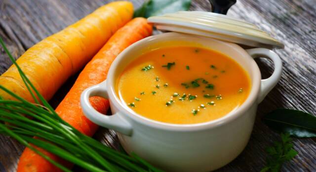Zuppa di carote e lenticchie rosse allo zenzero