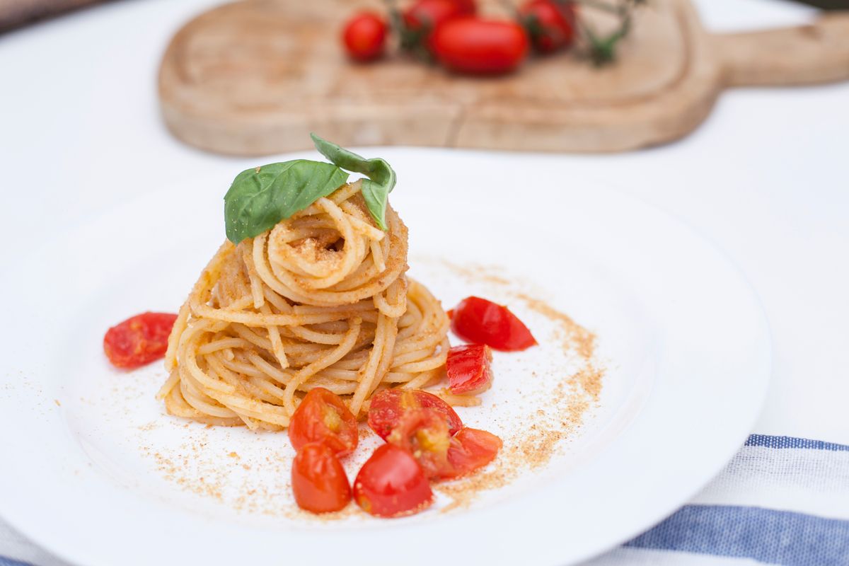 Spaghetti alla bottarga with cherry tomatoes and breadcrumbs