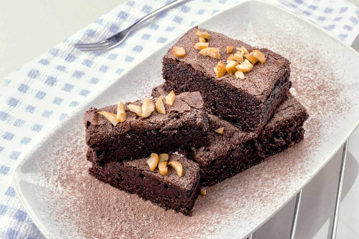 Soft chocolate and hazelnut cake