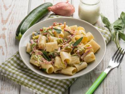 Pasta zucchine e speck: un piatto meraviglioso e facilissimo da fare!