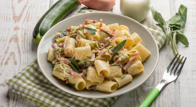 Pasta zucchine e speck: un piatto meraviglioso e facilissimo da fare!