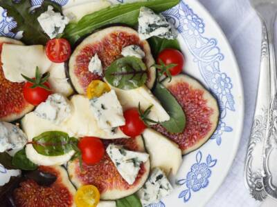 Insalata caprese con mozzarella e fichi: veloce e perfetta per la cena