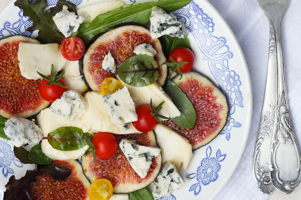 gourmet caprese with figs