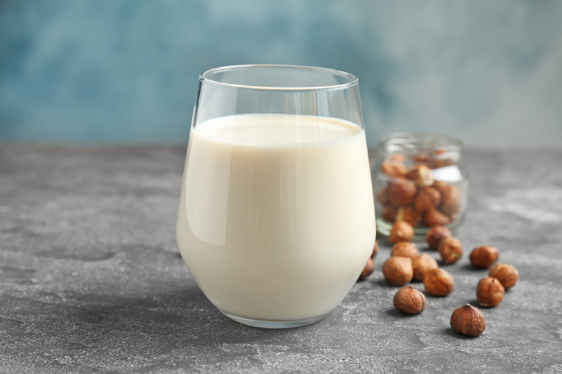Latte di nocciole