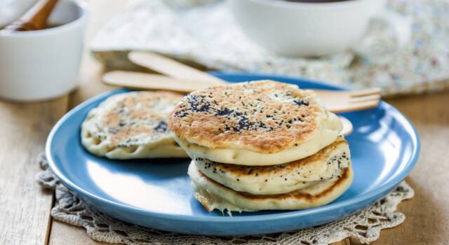 Come fare i pancake ai semi di papavero: un&#8217;alternativa alla ricetta classica