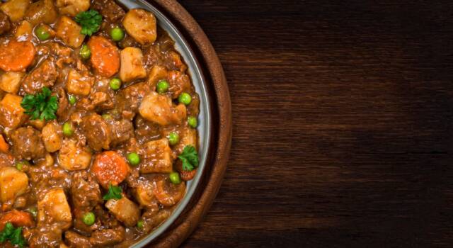 Come cucinare il seitan al curry: ricetta per uno spezzatino diverso dal solito