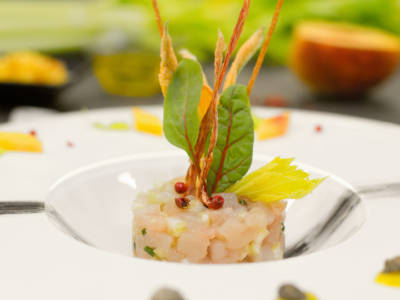 Tartare di pesce spada, un antipasto fresco e delicato