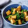 Tofu croccante in padella con contorno di broccoli: leggero ma buonissimo!