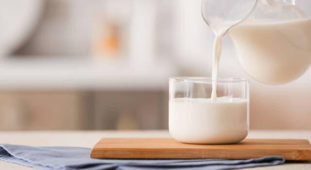 Mai provato il latte per pulire? Gli usi alternativi per eliminare le macchie e non solo