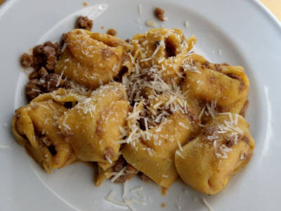 Cappellacci di zucca al ragù: un imperdibile piatto della tradizione emiliana
