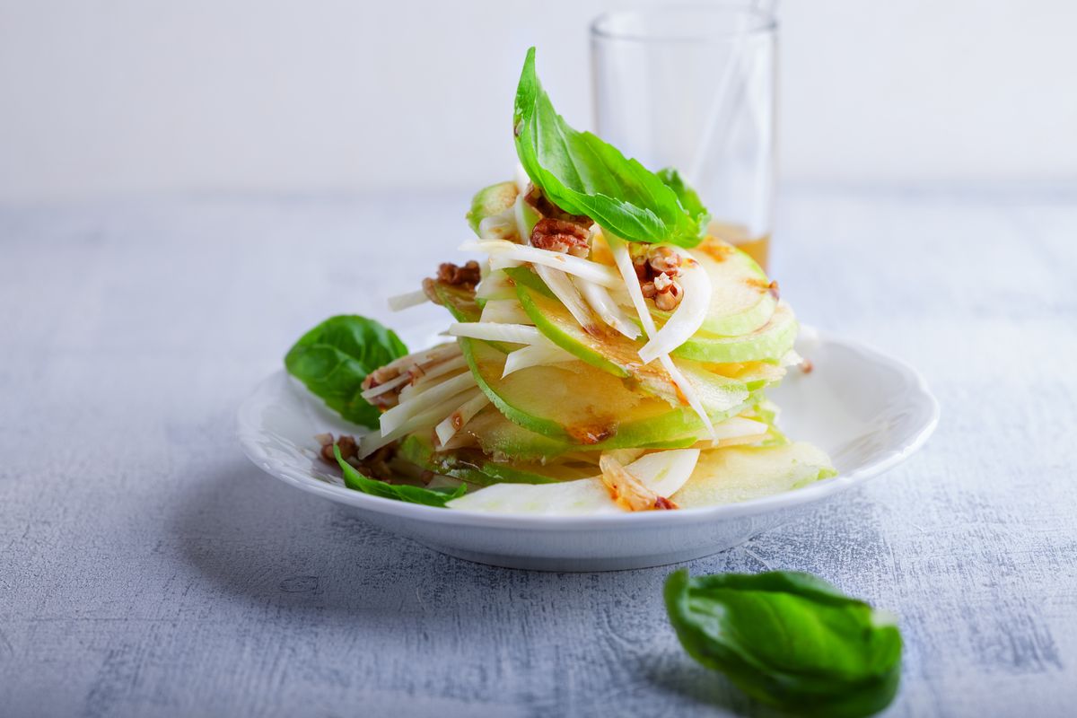 Apple and fennel salad