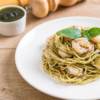 pasta con gamberi e pesto di zucchine