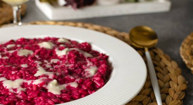 Colorato e delizioso: è il risotto barbabietola e gorgonzola
