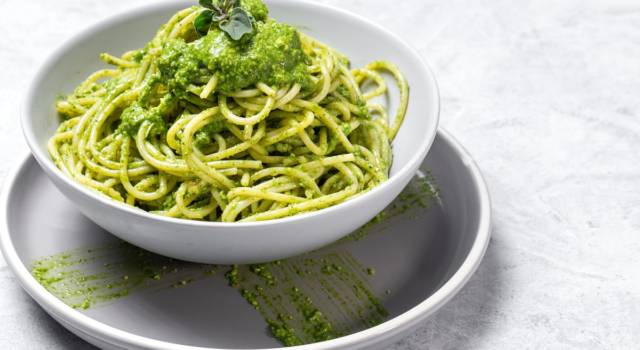 Spaghetti senza glutine al pesto di broccoli: semplicemente deliziosi!