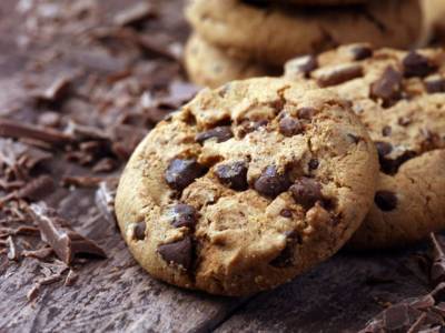 Biscotti morbidissimi al cioccolato con burro di arachidi: deliziosi e senza glutine!