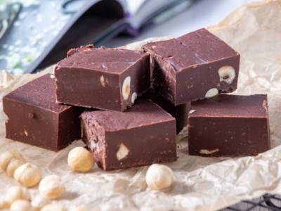 In cerca di dolcetti da provare? Ecco i fudge al cioccolato vegani