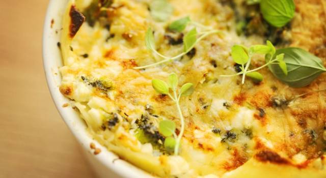 Golose lasagne al forno con broccoli e scamorza gratinata