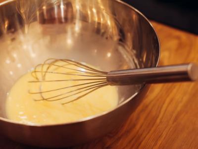 Come fare lo zabaione salato al parmigiano: una ricetta facile e gustosa!