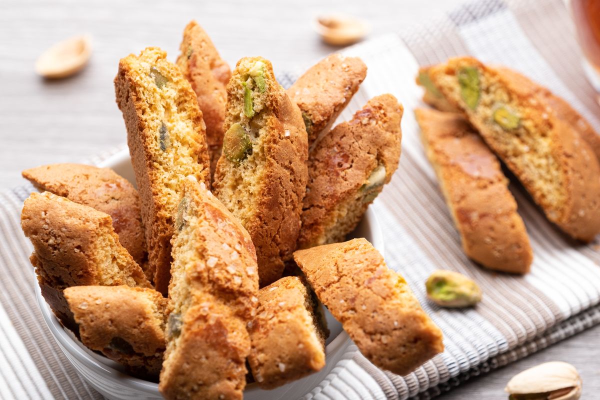 Savory cantucci with pistachios