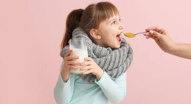 Latte, miele e altri rimedi naturali per il mal di gola