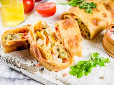 Lo strudel salato più facile che c’è: verdure in guscio di pasta sfoglia