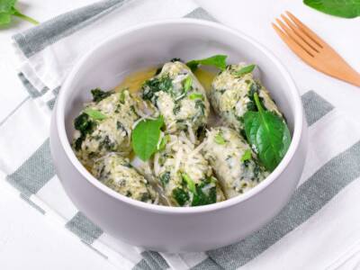 Gnocchi con cavolo nero e cicoria: la ricetta salva euro con pane raffermo