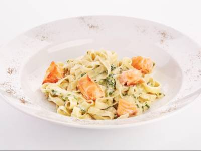 Pasta al salmone senza panna: per un primo piatto leggero e gustoso!