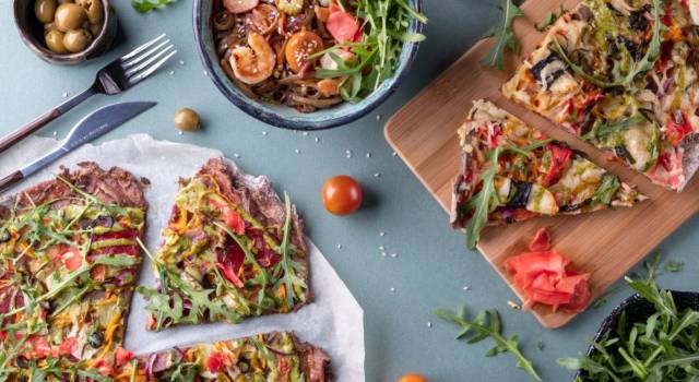 Pizza arcobaleno con verdure: colorata, gustosa e vegana!