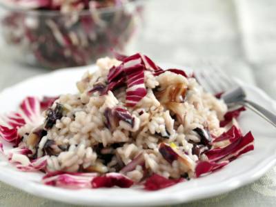 Risotto al radicchio con sfogliette di pere mantecato al taleggio