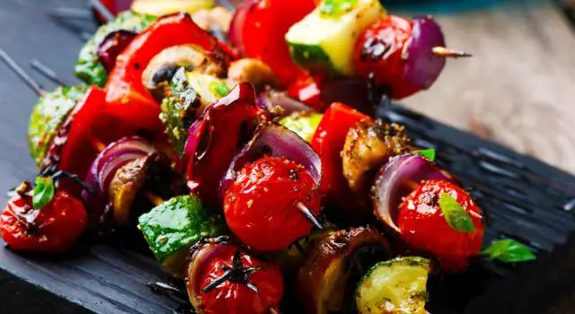 Come Cucinare Gli Spiedini Di Verdure Al Forno La Ricetta Vegana E Gustosa