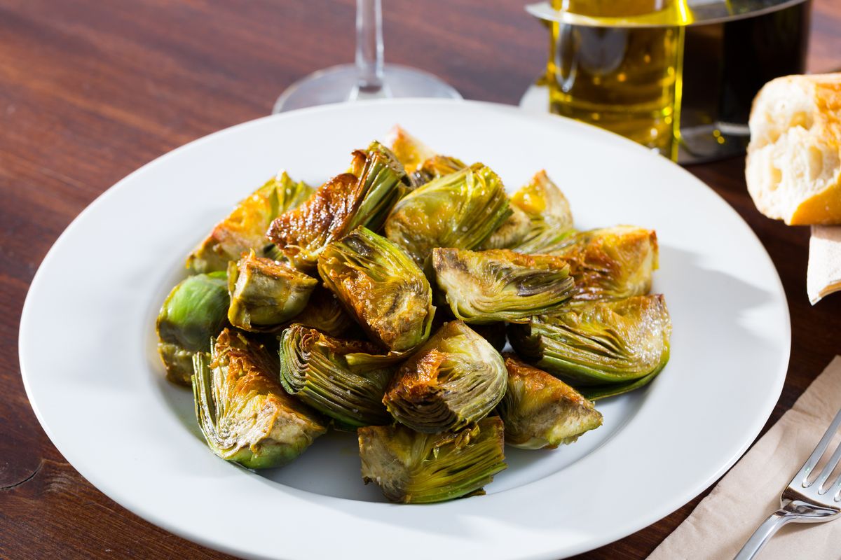 Artichokes with oil, parsley and garlic