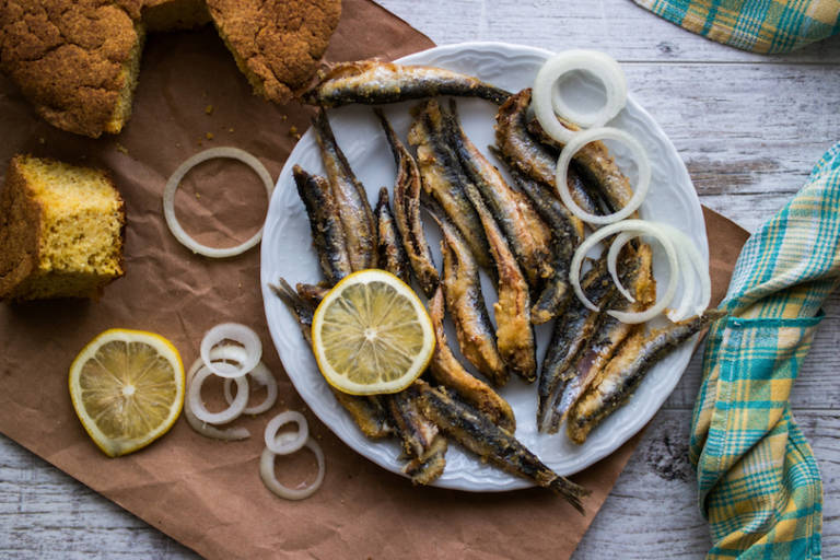 Ricetta delle alici al forno gratinate un piatto di pesce sfizioso