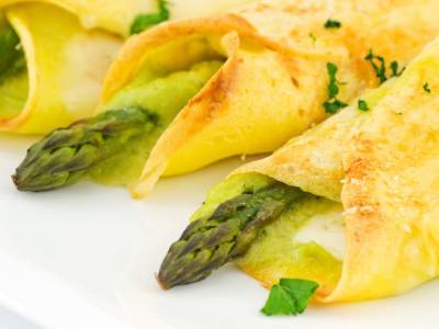 Crespelle agli asparagi: un primo piatto gustoso e vegano