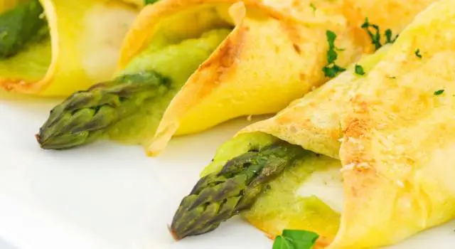 Crespelle agli asparagi: un primo piatto gustoso e vegano