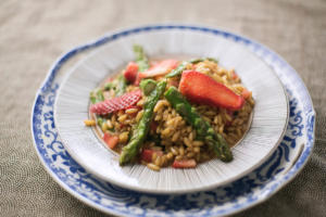 Risotto con asparagi e fragole