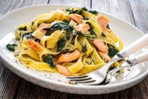 Tagliatelle salmone e spinaci