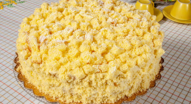 Torta mimosa senza glutine con ananas, la ricetta dal tocco esotico per l&#8217;8 marzo