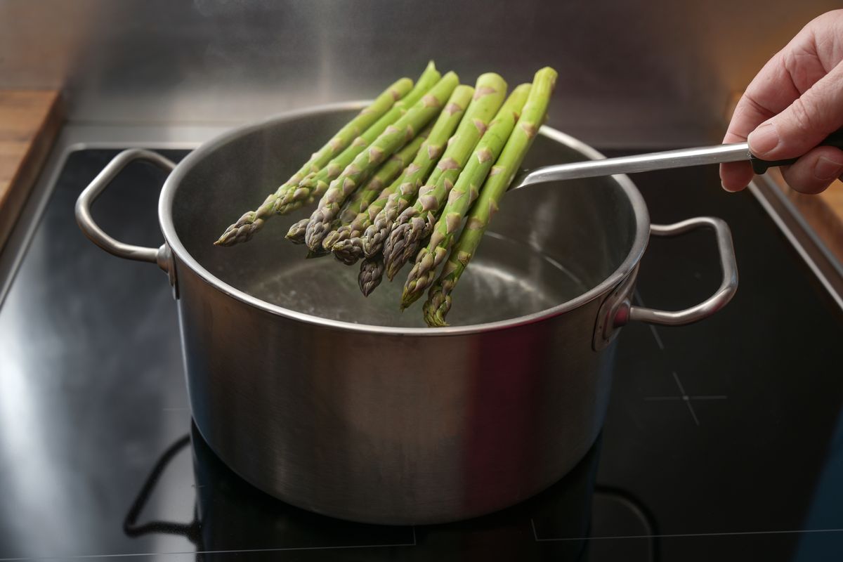 boiled asparagus