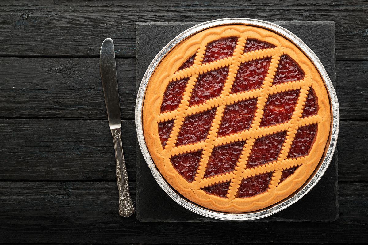 tart with oat flour and strawberry jam