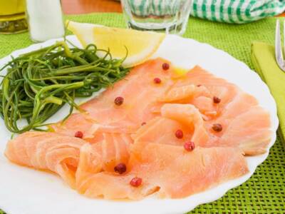 Insalata con salmone e agretti