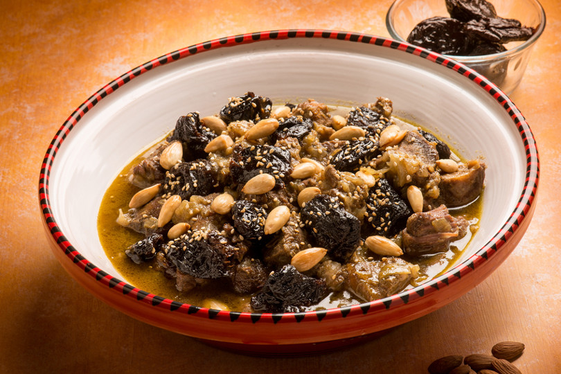 Pollo alle prugne
