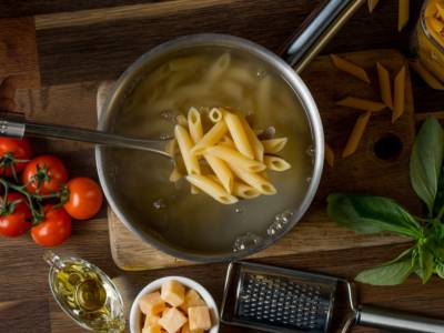 7 motivi per cui non dovreste buttare l’acqua di cottura della pasta