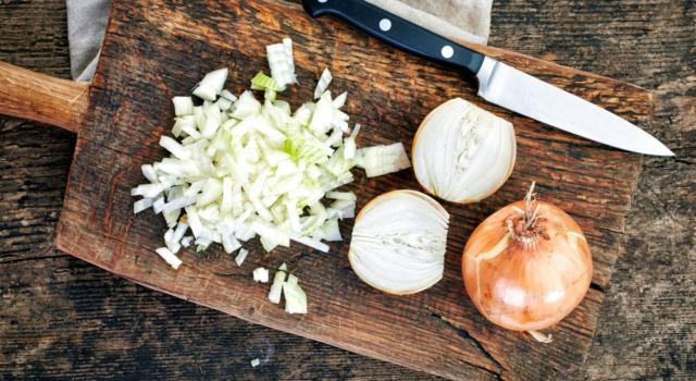 Come rendere digeribile la cipolla cruda: i trucchi e i consigli