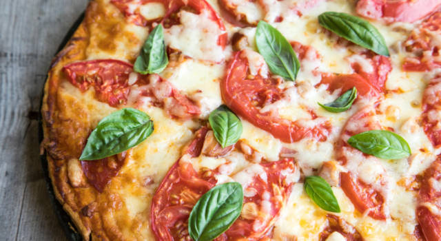 Come preparare la pizza fatta in casa senza glutine? Ecco la ricetta