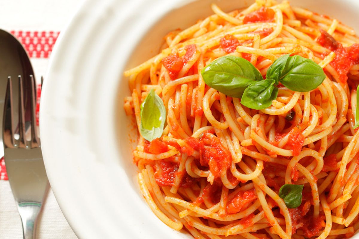 Sugo con la passata di pomodoro: preparazione e ricette - Donna Moderna